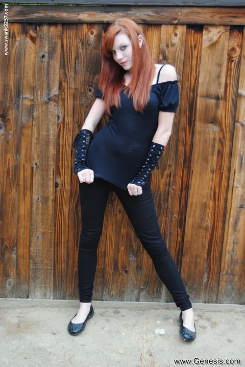 Felicia Davies: European Redhead Shows Off Her Thick Ass and Natural Tits Outdoors – photo 1 of 21