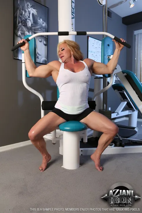 Wanda Moore: Blonde MILF in Panties Spreads Her Legs in the Gym – photo 1 of 15