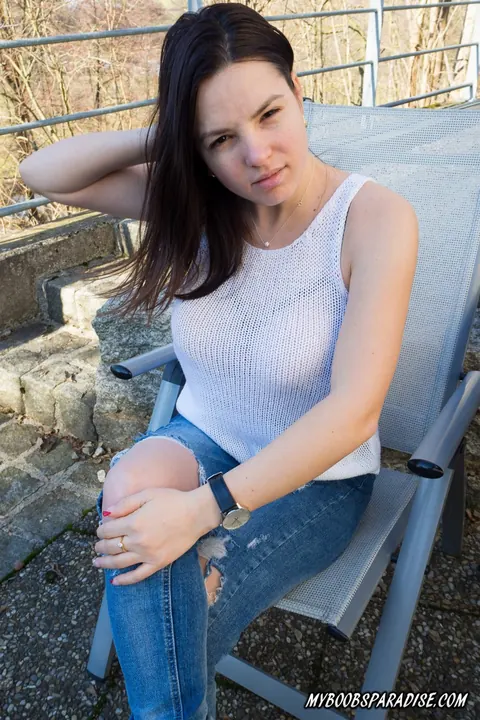 Amanda Talia: European Brunette Frees Big Tits from Jeans Outdoors – photo 2 of 16