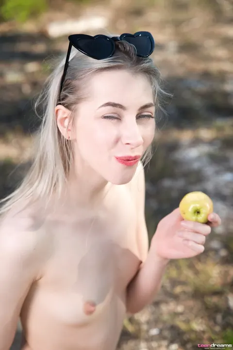 Emily Cade: Blonde with Small Natural Tits Poses Nude in the Light – photo 10 of 21