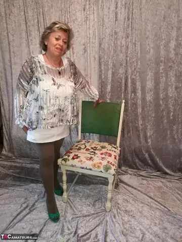 BBW Pulls Panties Aside in Pantyhose and Heels