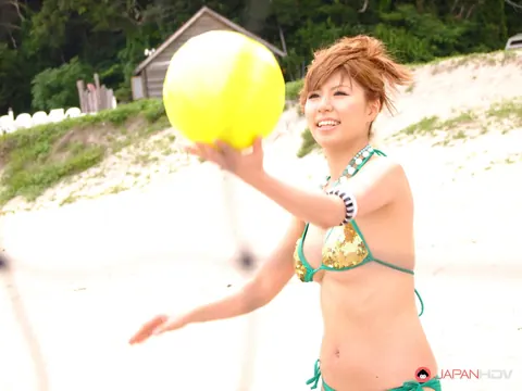 Asian Woman in a Bikini Fingers Her Hairy Bush on the Beach – photo 3 of 19
