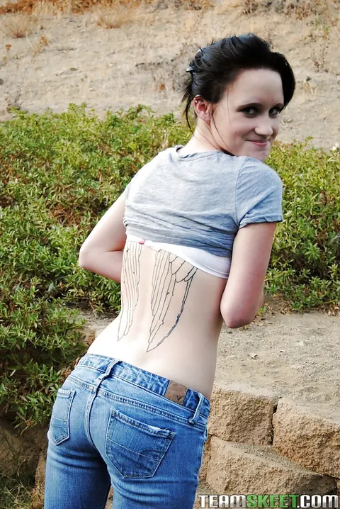 Daisy Cums: PAWG Amateur Redhead Strips and Spreads Outdoors – photo 3 of 16