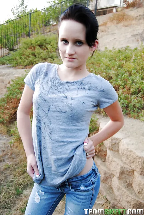 Daisy Cums: PAWG Amateur Redhead Strips and Spreads Outdoors – photo 2 of 16