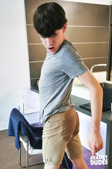 Thick Guy with Big Ass Takes Anal for a Cumshot