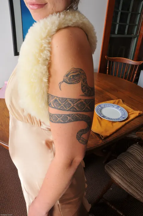 Blonde with Short Hair Spreads Her Hairy Asshole – photo 2 of 21