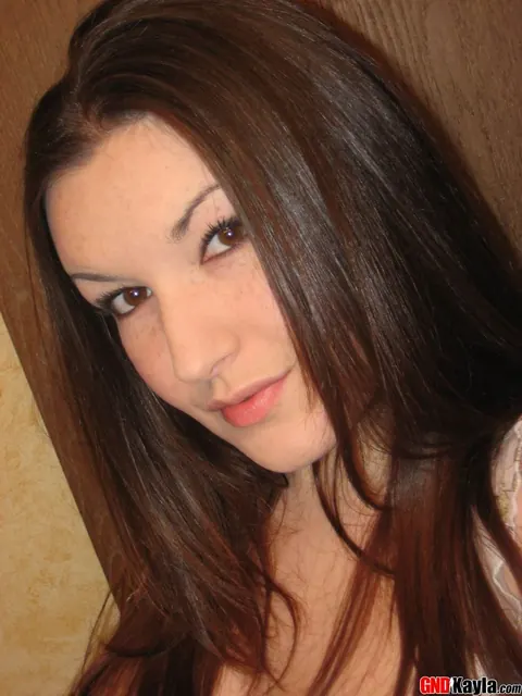 Brunette with Big Tits Exposes Her Breasts in Lingerie Mirror Selfies – photo 9 of 12