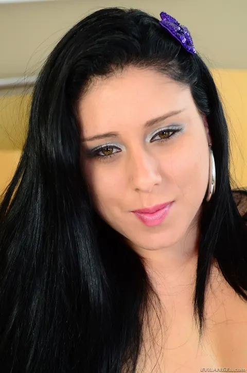 Black-Haired Brazilian Trans Woman Poses Nude – photo 15 of 18