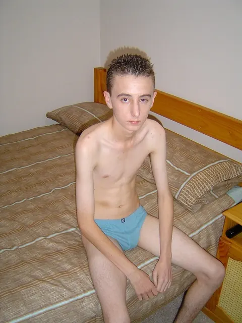Hairy Man Masturbates and Fingers Himself on the Bed – photo 14 of 20