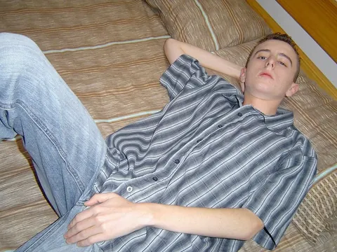 Hairy Man Masturbates and Fingers Himself on the Bed – photo 8 of 20