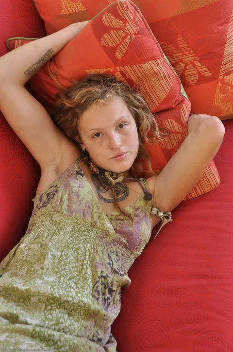 Hairy Amateur Displays Armpits and Fingers Her Pussy – photo 2 of 20