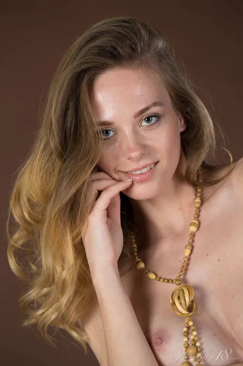 Slim Busty European Woman Poses Nude and Shows Her Feet – photo 16 of 16