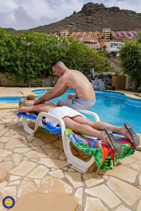 Sper Marie: Redhead MILF Sucks Masseur and Rides Him Poolside – photo 11 of 21