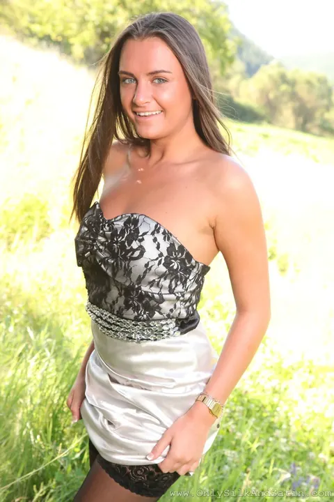Slim British Woman Strips Out of Her Lingerie Outdoors – photo 5 of 21