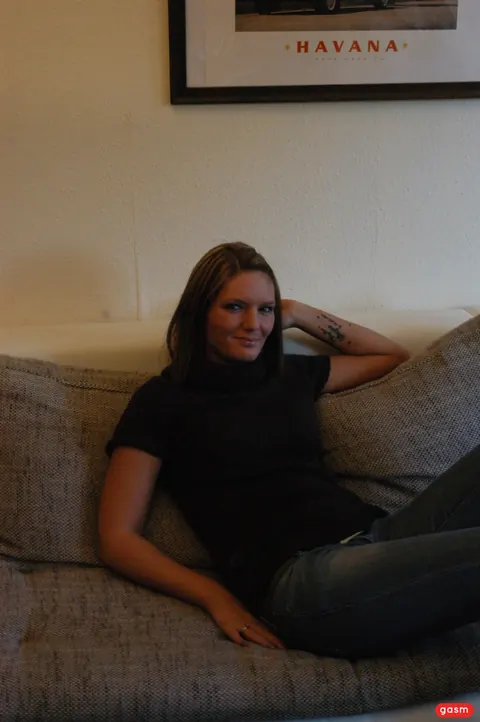 German Woman Poses in Socks and Shows Her Figure – photo 5 of 15