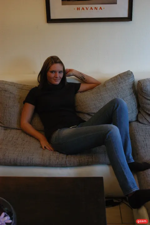 German Woman Poses in Socks and Shows Her Figure – photo 4 of 15