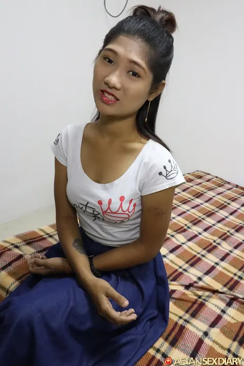 Petite Asian Woman Gets Fucked for a Creampie – photo 2 of 21