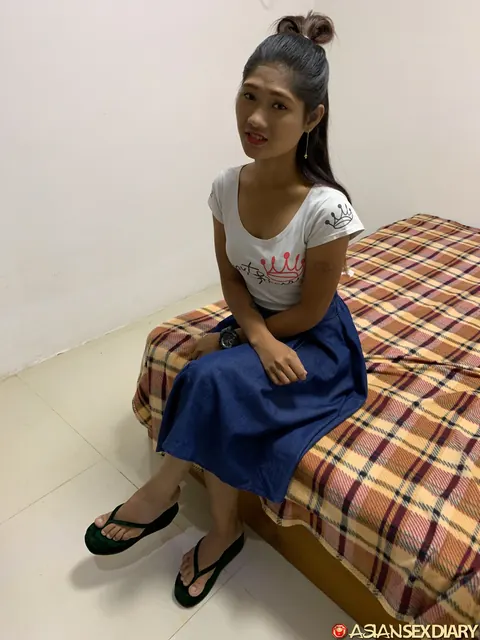 Petite Asian Woman Gets Fucked for a Creampie – photo 1 of 21