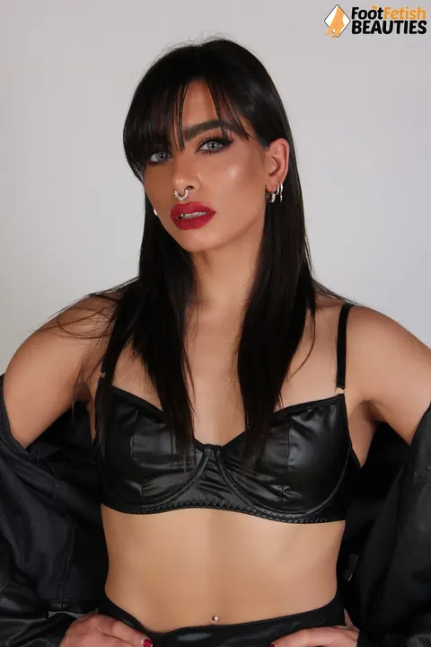 Arab Brunette Reveals Her Feet in Lingerie and Boots – photo 4 of 12
