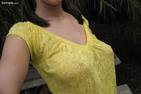 Busty Amateur Spreads Her Shaved Pussy in the Yard – photo 3 of 18