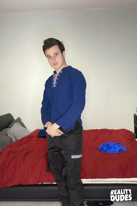 Two Men Kiss Deeply and Suck Before Fucking – photo 2 of 15