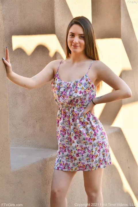 Kinsley Kane: Amateur Brunette Strips Nude and Shows Her Body – photo 6 of 20