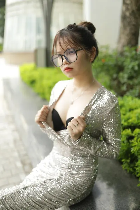 Slim Brunette with Big Tits and Glasses Poses Outdoors – photo 2 of 21