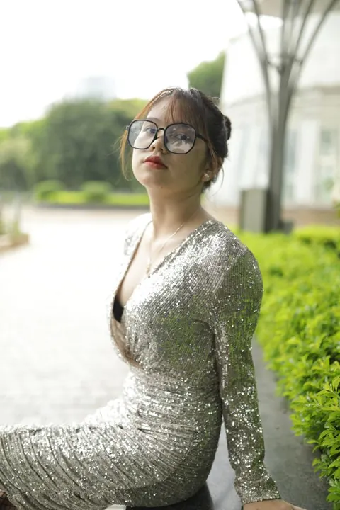 Slim Brunette with Big Tits and Glasses Poses Outdoors – photo 9 of 21