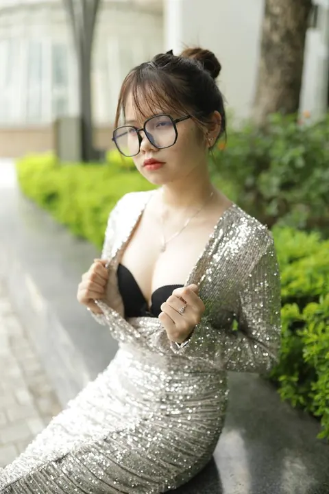 Slim Brunette with Big Tits and Glasses Poses Outdoors – photo 21 of 21