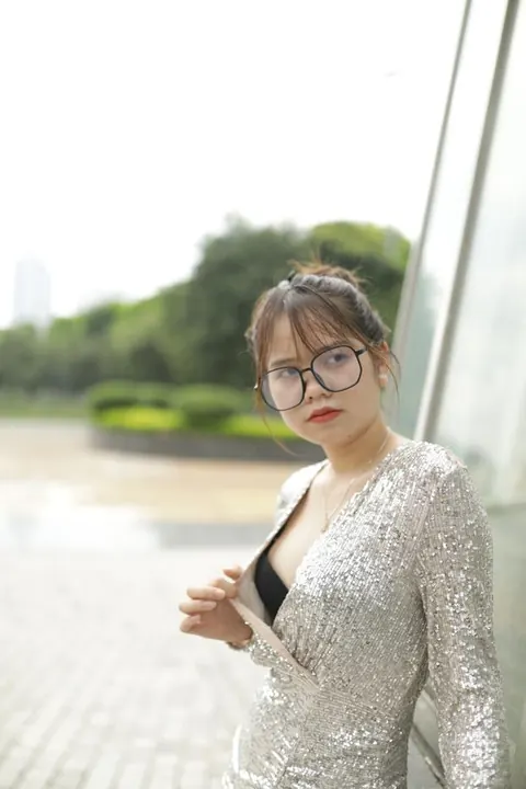 Slim Brunette with Big Tits and Glasses Poses Outdoors – photo 13 of 21