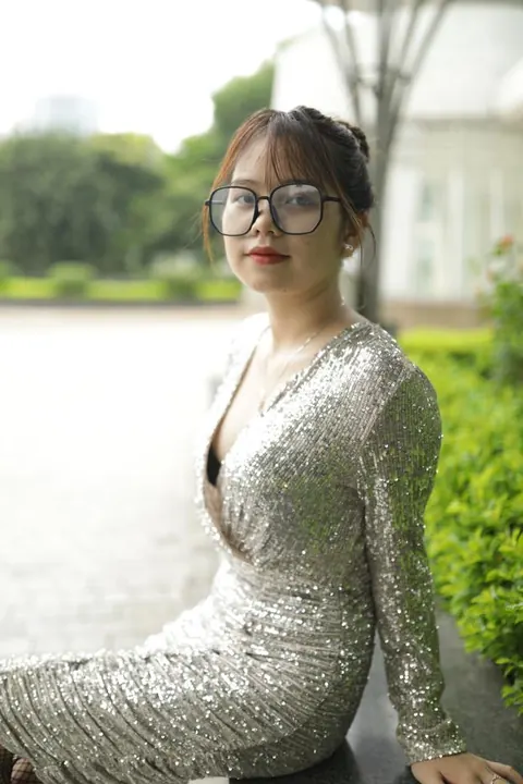 Slim Brunette with Big Tits and Glasses Poses Outdoors – photo 6 of 21