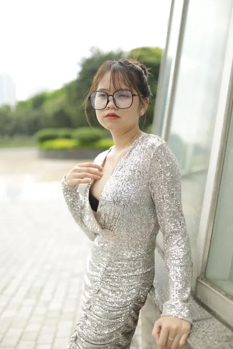 Slim Brunette with Big Tits and Glasses Poses Outdoors – photo 11 of 21