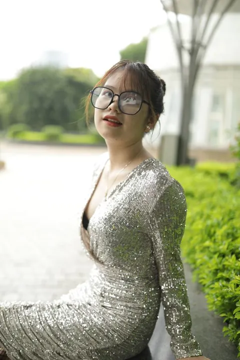 Slim Brunette with Big Tits and Glasses Poses Outdoors – photo 7 of 21