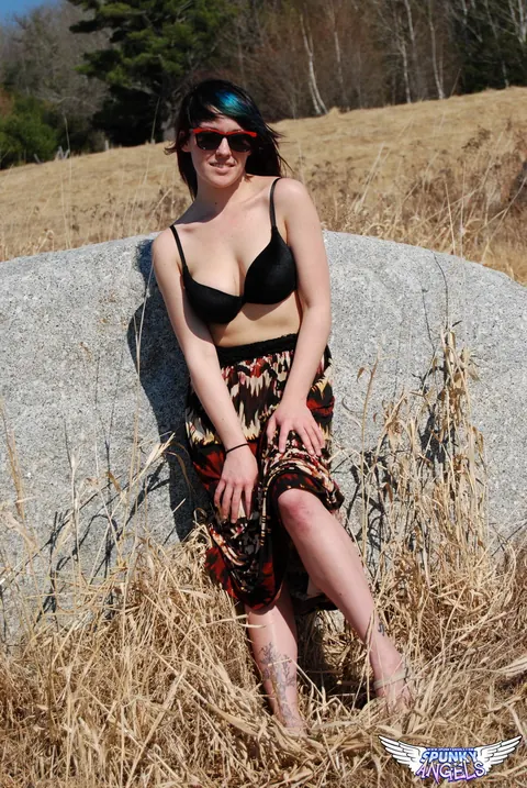 Amateur in Glasses Reveals Her Natural Tits by a Boulder in the Forest – photo 10 of 12