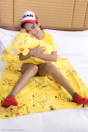 Petite Thai Trans Woman Sucks Cock, Takes Bareback Anal and Kisses Partner