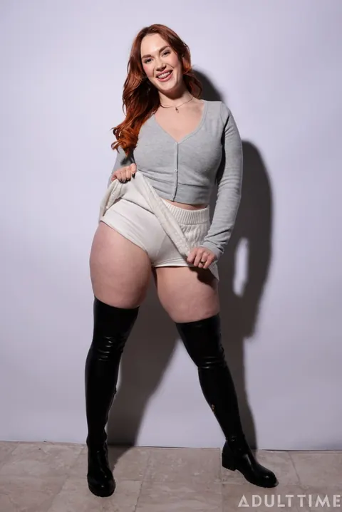 Siri Dahl: Tall Chubby Redhead in Boots Fucks and Fingers Herself – photo 5 of 20