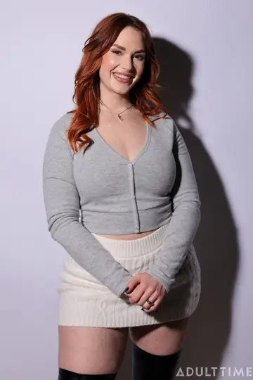 Siri Dahl – Tall Chubby Redhead in Boots Fucks and Fingers Herself
