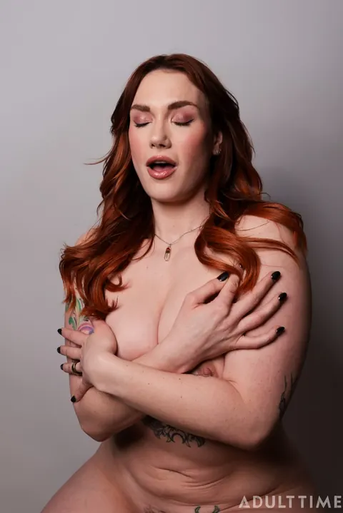 Siri Dahl: Tall Chubby Redhead in Boots Fucks and Fingers Herself – photo 10 of 20