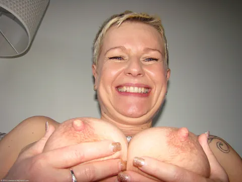 Deide Jones: Short-Haired Blonde MILF Takes Anal Creampie on Camera – photo 12 of 21