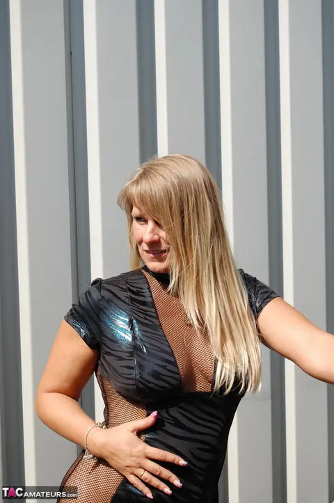 Sweet Susi: Thick Blonde MILF Strips Off Her Leather Dress and Spreads Outdoors – photo 2 of 20