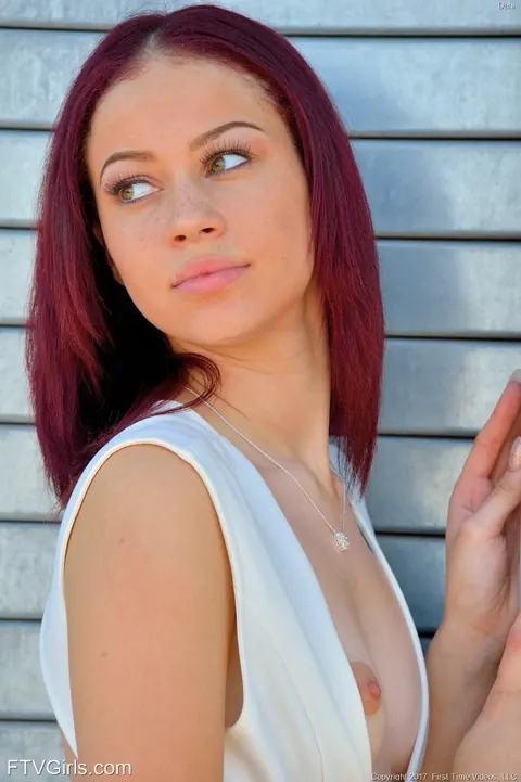 Redhead Flashes Her Ass and Pussy on a Bridge in High Heels – photo 20 of 21