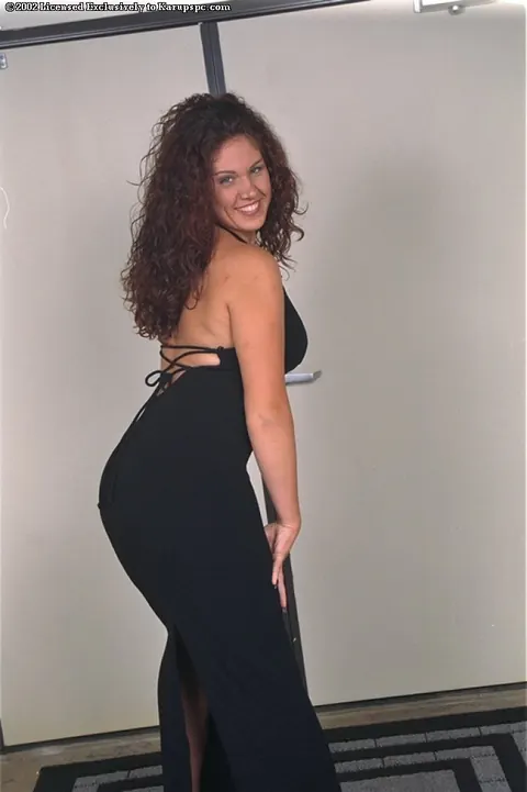 Autumn Austin: Busty Brunette in Heels Spreads Her Legs Wide – photo 3 of 16