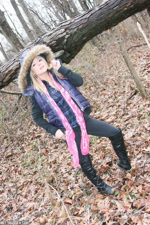 Meet Madden: Slim Blonde MILF Strips Out of Her Jeans in the Forest – photo 6 of 15