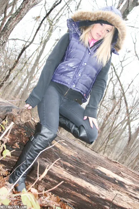 Meet Madden: Slim Blonde MILF Strips Out of Her Jeans in the Forest – photo 1 of 15