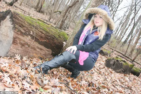 Meet Madden: Slim Blonde MILF Strips Out of Her Jeans in the Forest – photo 13 of 15