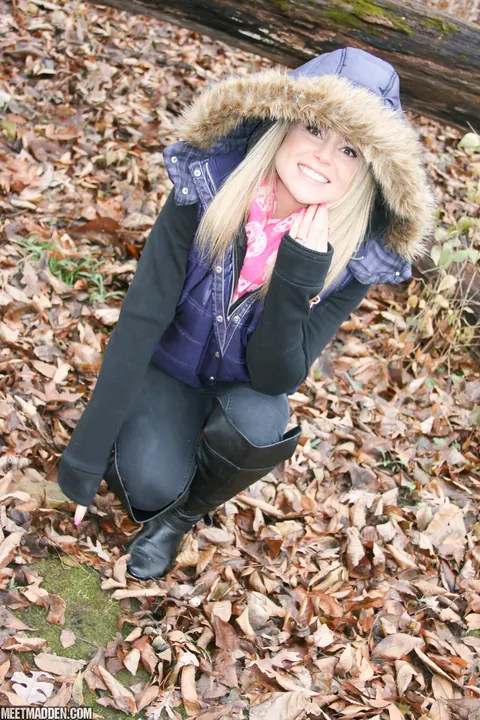 Meet Madden: Slim Blonde MILF Strips Out of Her Jeans in the Forest – photo 4 of 15