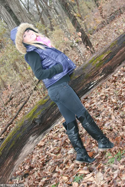 Meet Madden: Slim Blonde MILF Strips Out of Her Jeans in the Forest – photo 3 of 15