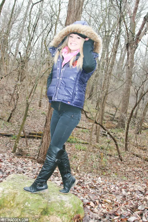 Meet Madden: Slim Blonde MILF Strips Out of Her Jeans in the Forest – photo 2 of 15