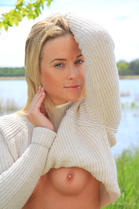 Vinna Reed: Blonde in Socks Spreads Her Shaved Pussy Outdoors Near Water – photo 5 of 16