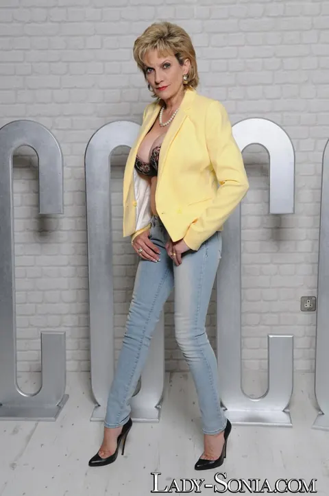 Lady Sonia: Mature British Blonde Drops Her Jeans to Reveal Her Big Tits – photo 1 of 20